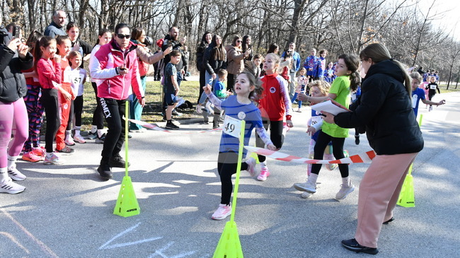 Над 100 деца участваха в традиционния крос „Клокотница“ в Хасково