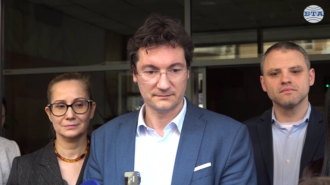 Присъствието на военни самолети на гражданското летище в София създаде страхове у хората, те не бива да бъдат пренебрегвани, каза Крум Зарков