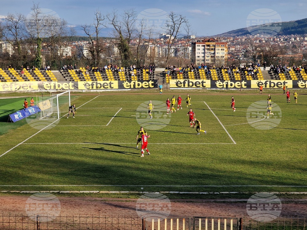 Перник - футбол - Миньор - Марек