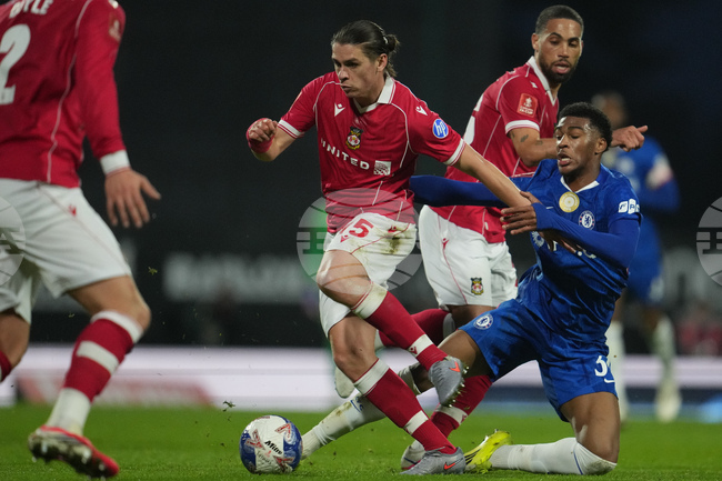 Реал Мадрид, Ливърпул и Борусия Дортмунд се интересуват от защитника на Челси Ачеампонг