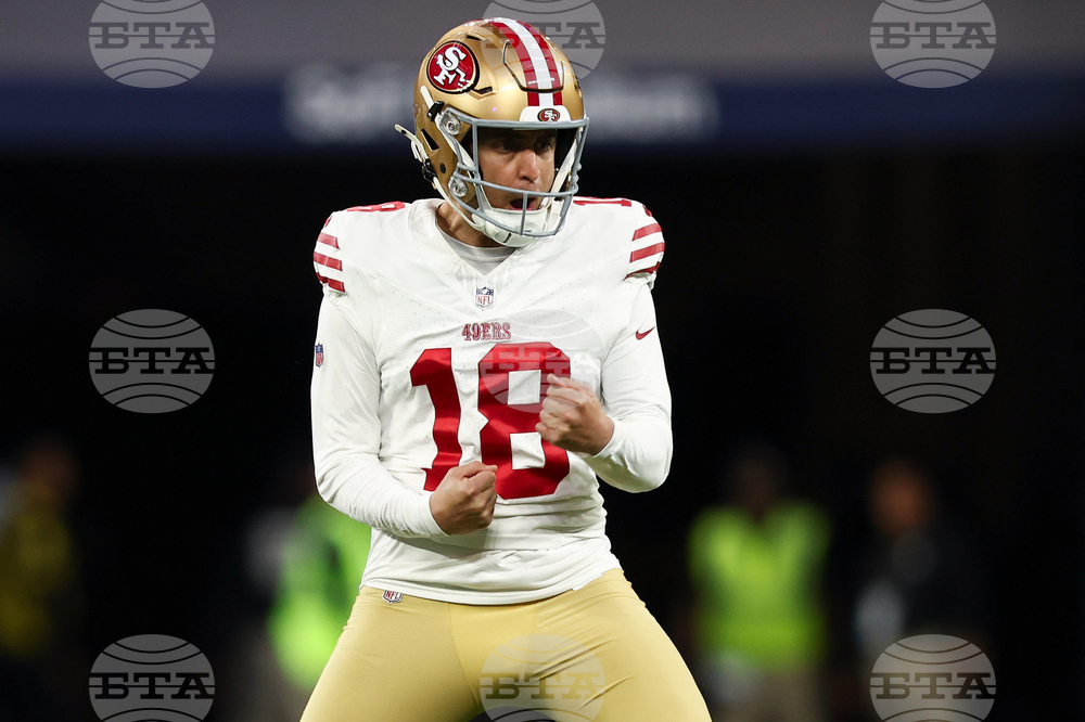 49ers Pineiro Football