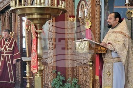 Шумен - храм „Свети Три Светители“ - отец Иван