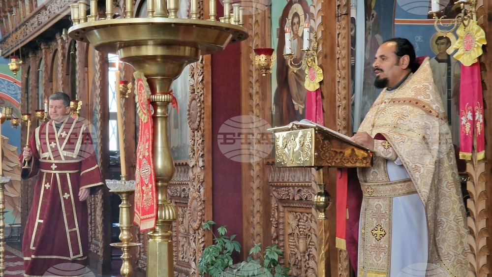 Шумен - храм „Свети Три Светители“ - отец Иван