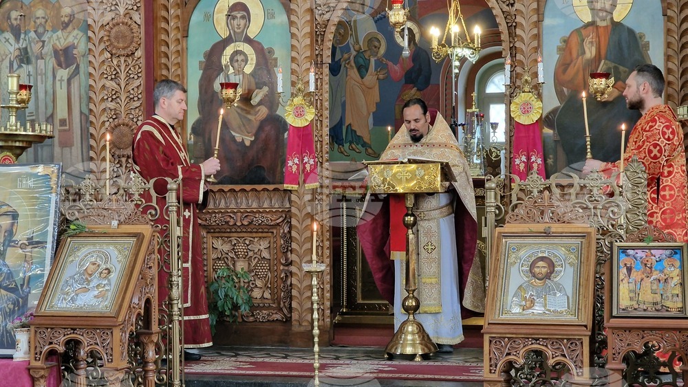 Шумен - храм „Свети Три Светители“ - отец Иван