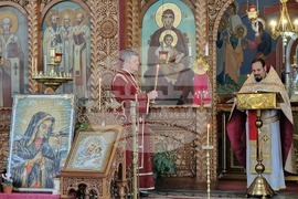 Шумен - храм „Свети Три Светители“ - отец Иван