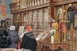 Шумен - храм „Свети Три Светители“ - отец Иван