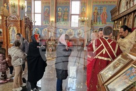 Шумен - храм „Свети Три Светители“ - отец Иван