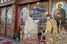 Шумен - храм „Свети Три Светители“ - отец Иван