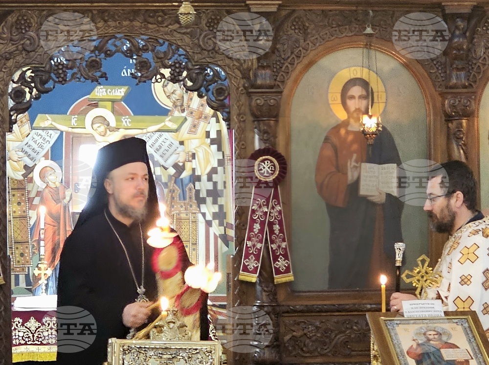 Русе - храм „Свети Архангел Михаил“ - литургия - епископ Макарий 