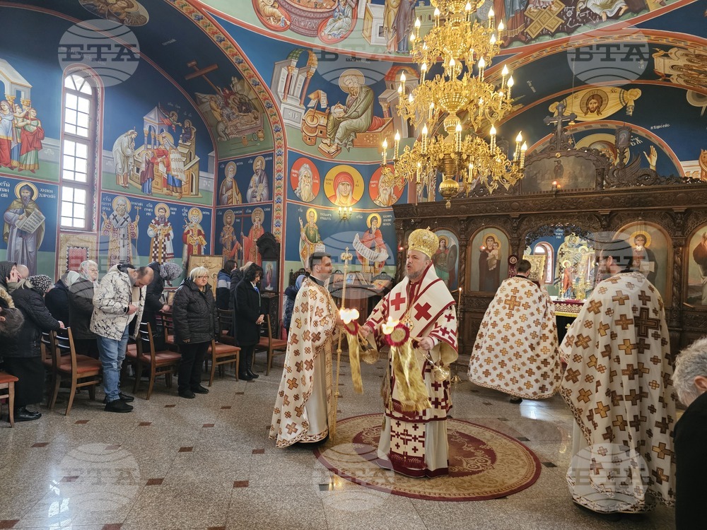 Русе - храм „Свети Архангел Михаил“ - литургия - епископ Макарий 