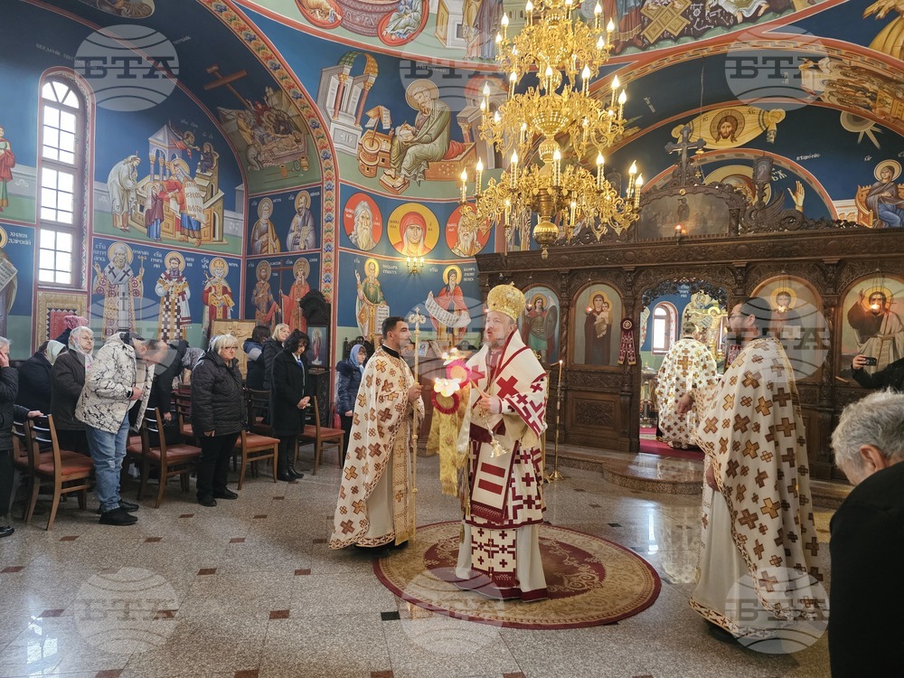 Русе - храм „Свети Архангел Михаил“ - литургия - епископ Макарий 