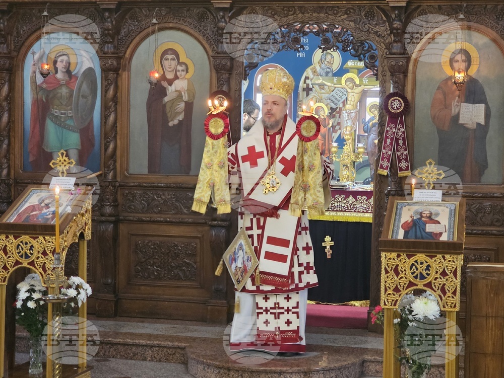 Русе - храм „Свети Архангел Михаил“ - литургия - епископ Макарий 