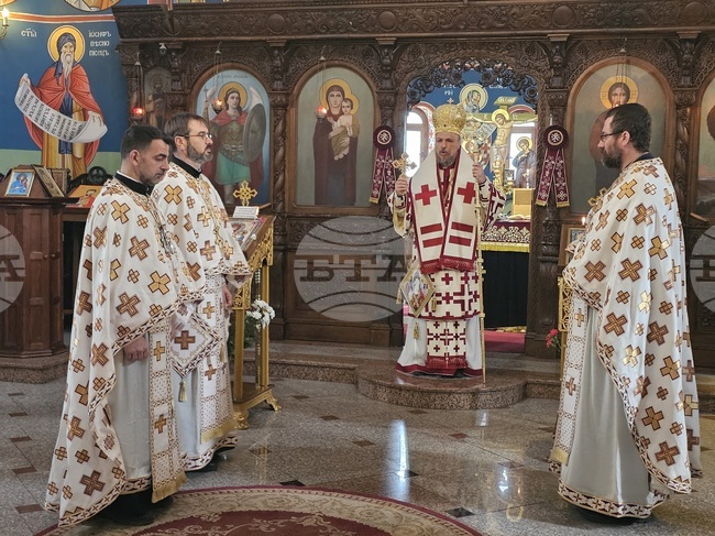 Русе - храм „Свети Архангел Михаил“ - литургия - епископ Макарий 