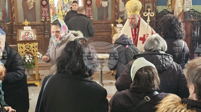 За пречистващата сила на Великия пост за тялото и душата говори Главиницкият епископ Макарий в църквата "Св. Архангел Михаил" в Русе 