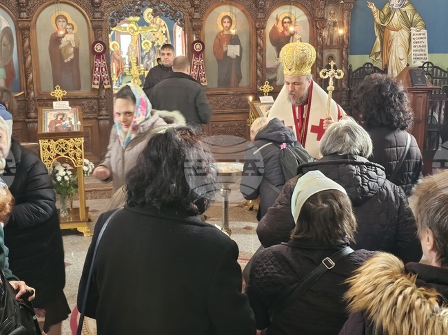 За пречистващата сила на Великия пост за тялото и душата говори Главиницкият епископ Макарий в църквата "Св. Архангел Михаил" в Русе 