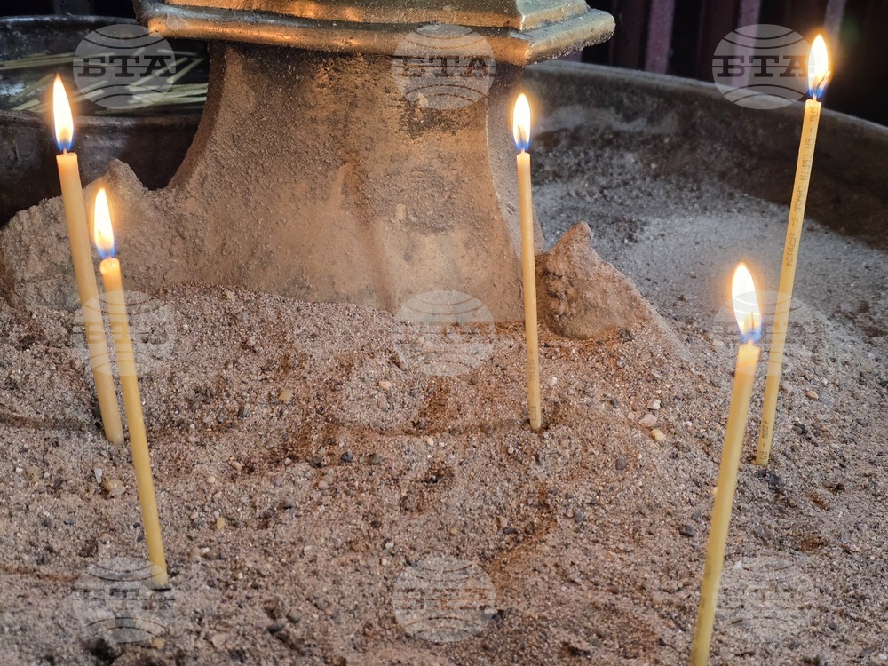 Ловеч - храм „Св. Троица“ - неделна служба