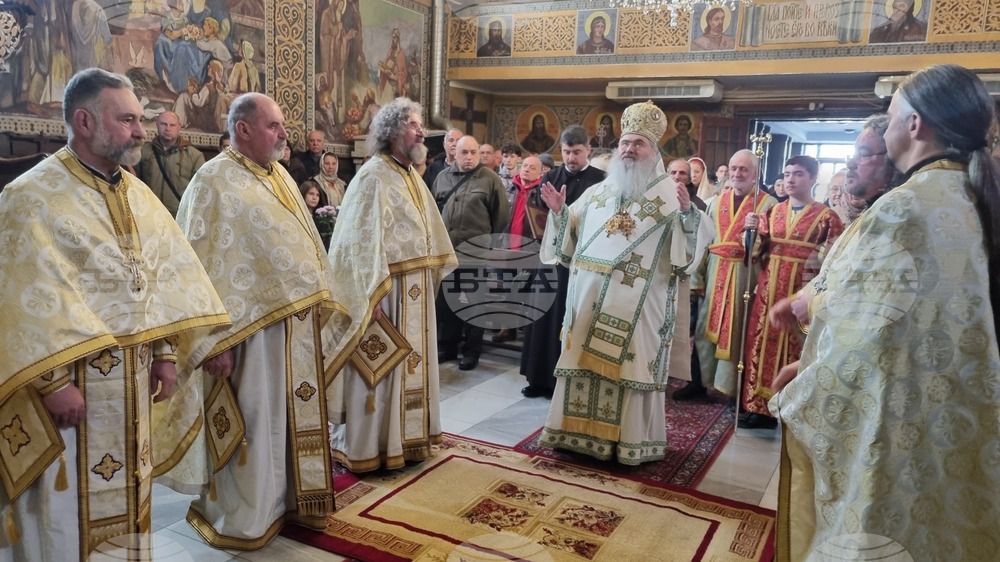 Търговище - Василиева света Литургия - митрополит Йоан