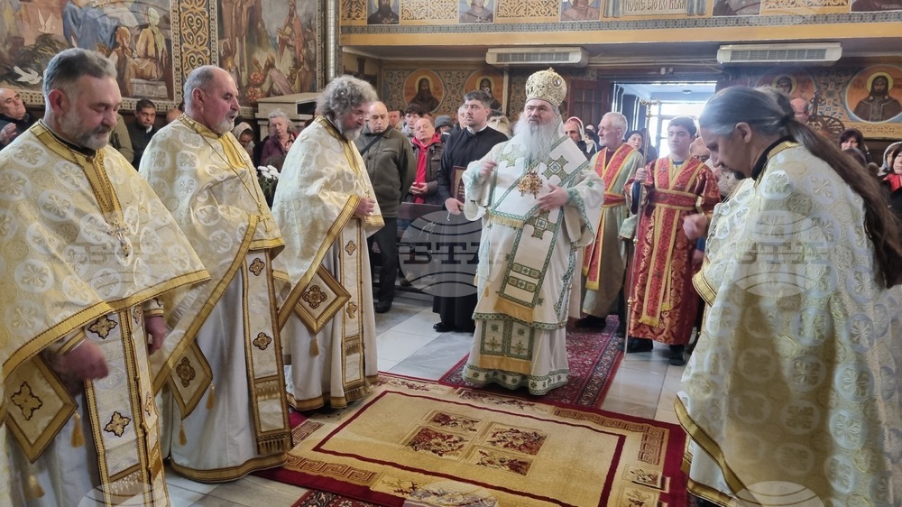 Търговище - Василиева света Литургия - митрополит Йоан