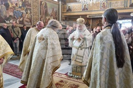 Търговище - Василиева света Литургия - митрополит Йоан