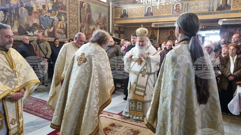 Търговище - Василиева света Литургия - митрополит Йоан