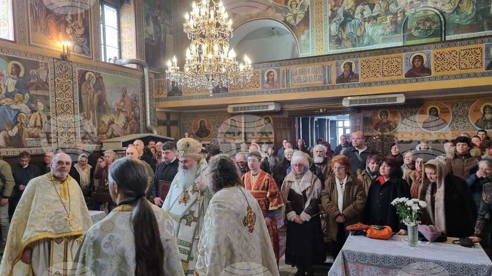 Търговище - Василиева света Литургия - митрополит Йоан