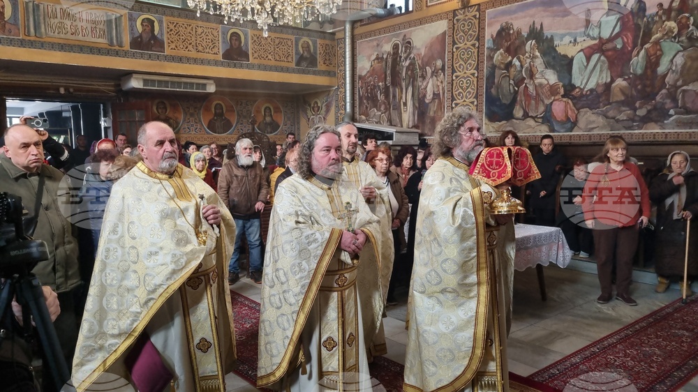 Търговище - Василиева света Литургия - митрополит Йоан