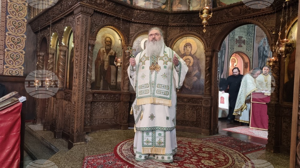 Търговище - Василиева света Литургия - митрополит Йоан