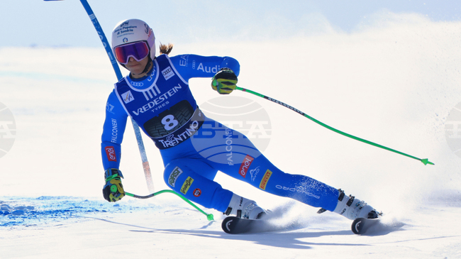 Италианката Елена Куртони беше най-бърза в супергигантския слалом пред родна публика във Вал ди Фаса