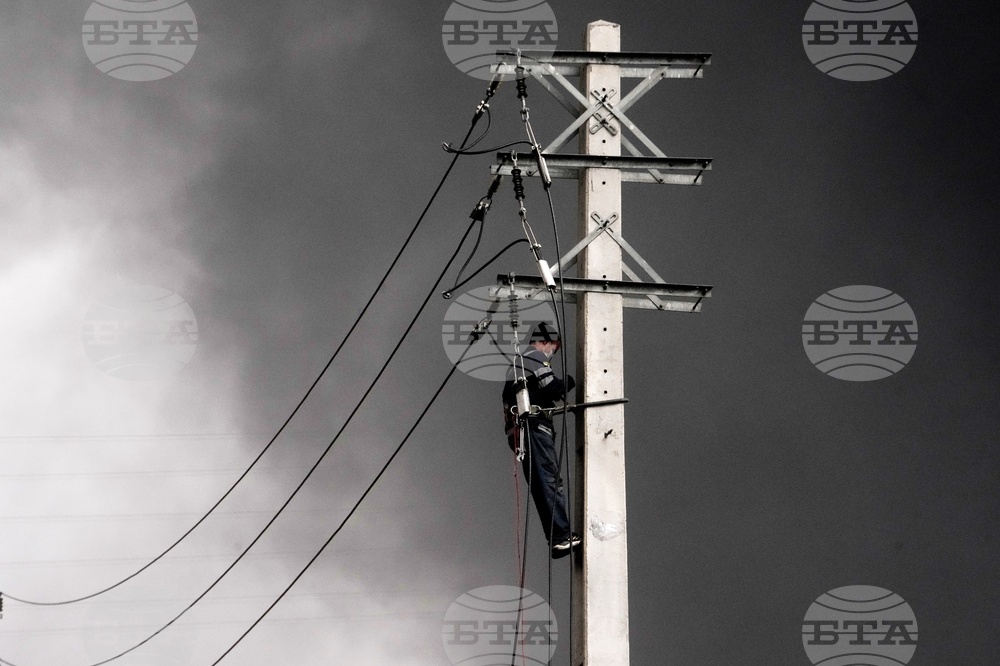 Асошиейтед прес: След атаките срещу иранските нефтопреработвателни съоръжения токсичен черен дъжд падна в Техеран 