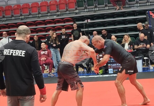 Първото преборване на новата верига League of Grapplers се проведе в София