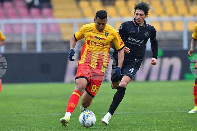 Лече надделя над Кремонезе в директен спор за оцеляване в италианската Серия А