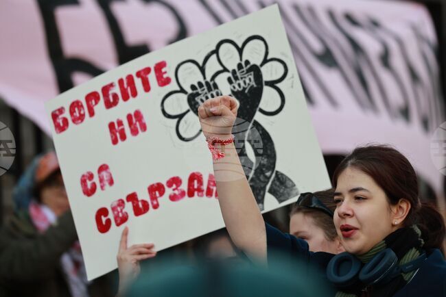 Приключи шествието в София за спазване правата на жените