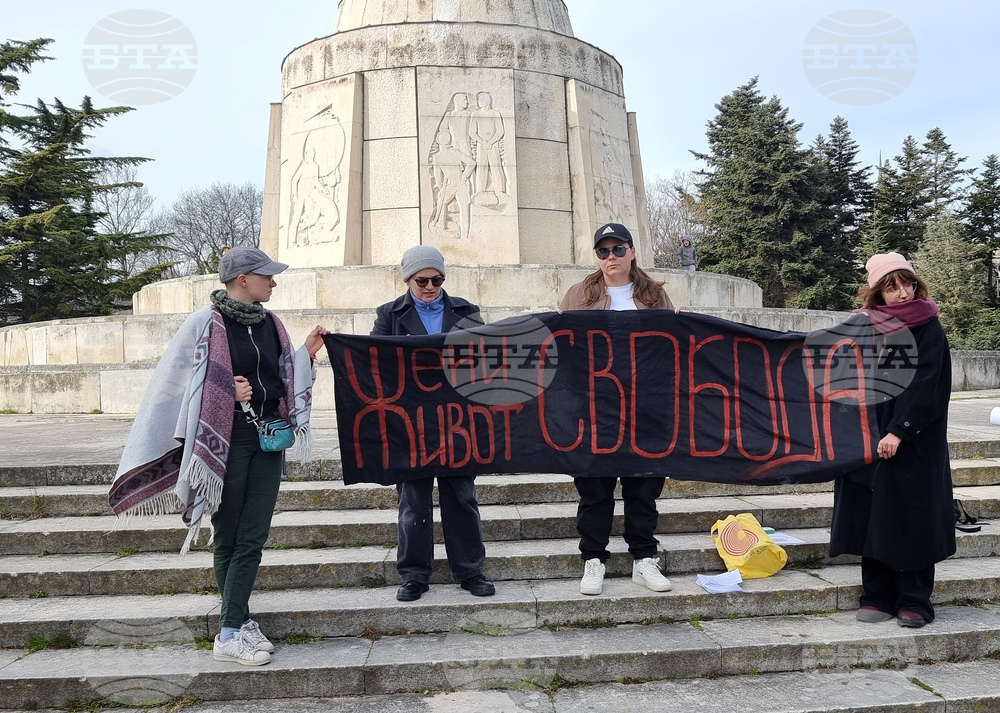 Неформалният колектив „Конфликт“ проведе във Варна демонстрация за Международния ден на жената - 8 март