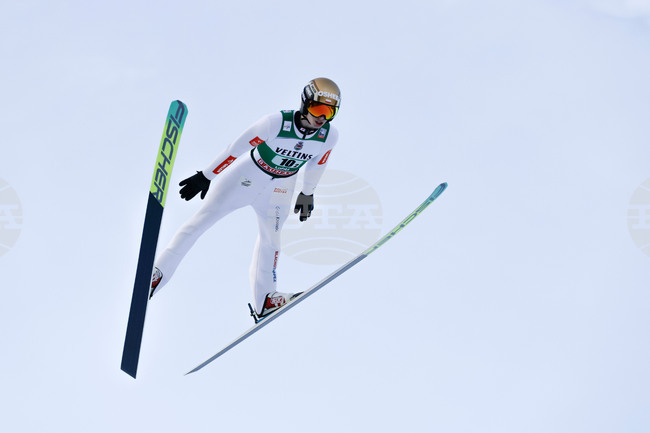 Полският ски скачач Кацпер Томасяк заяви, че е добре, след падането във Викерсунд