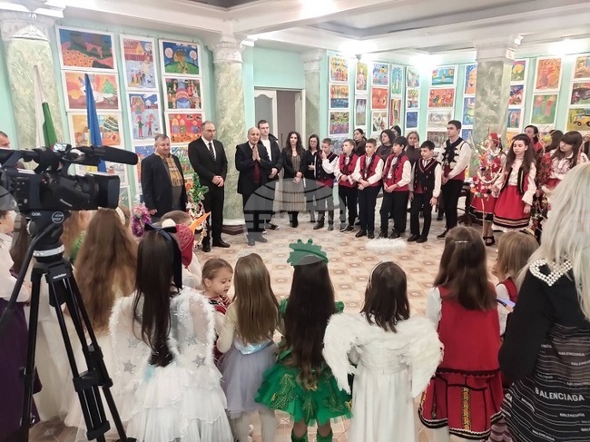 Традиционен новогодишен празник за българчетата от Одеса