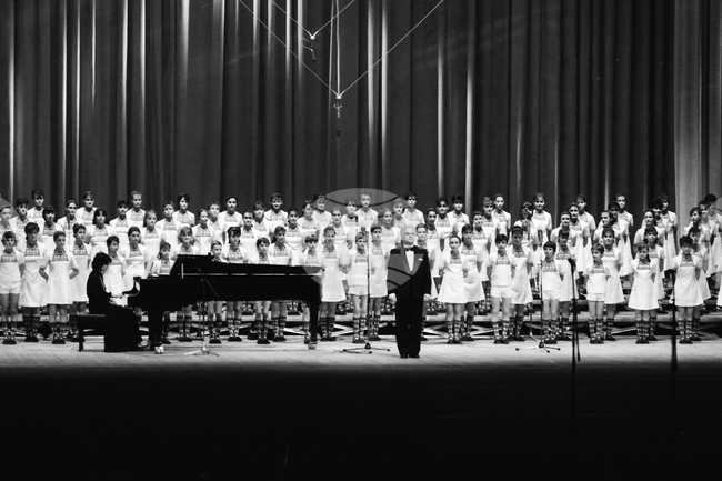 За успехите на Детския хор, Симфоничния оркестър и Радиотеатъра на Българското национално радио през погледа на списание „Паралели“