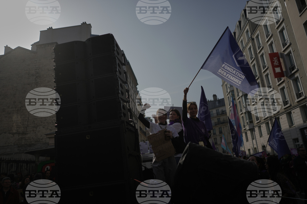 Демонстрации и шествия в редица държави по случай Международния ден на жената; във Франция в шествието се включи и Жизел Пелико 