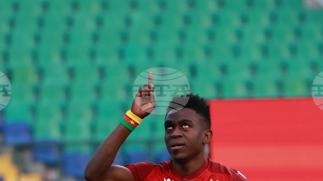 Сръбският шампион Цървена звезда (Белград) се интересува от халфа на ЦСКА Джеймс Eтo'o, твърди камерунско издание