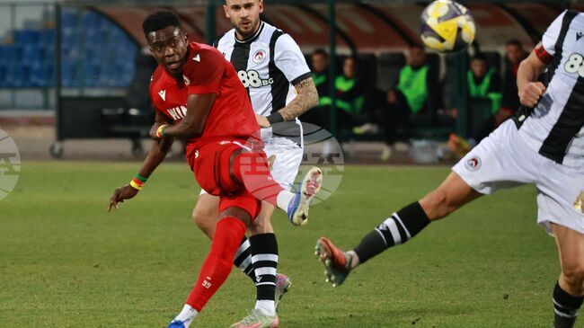 Феновете на ЦСКА избраха Джеймс Ето’о за номер 1