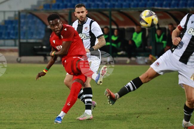 Феновете на ЦСКА избраха Джеймс Ето’о за номер 1