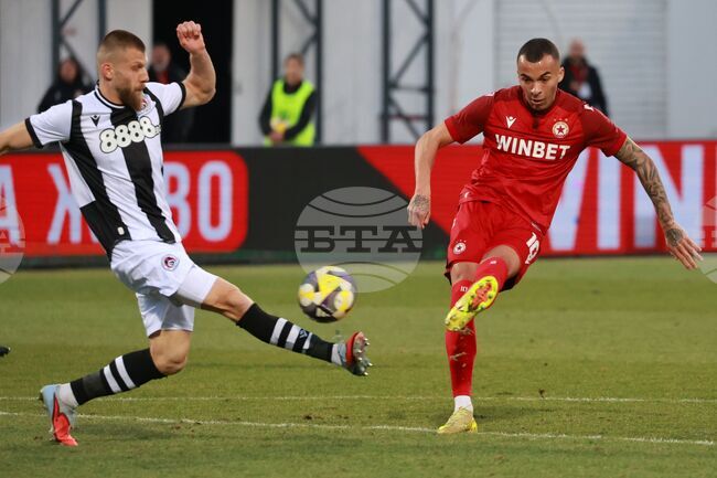 ЦСКА надигра Локомотив в столично дерби и се доближи на 1 точка от 2-ото място