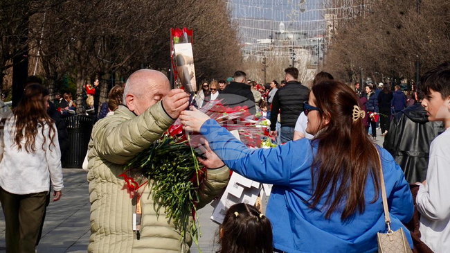 КосоваПрес: 8 март в очите на гражданите - послания на уважение, любов и признателност към жените