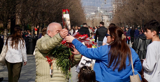 КосоваПрес: 8 март в очите на гражданите - послания на уважение, любов и признателност към жените
