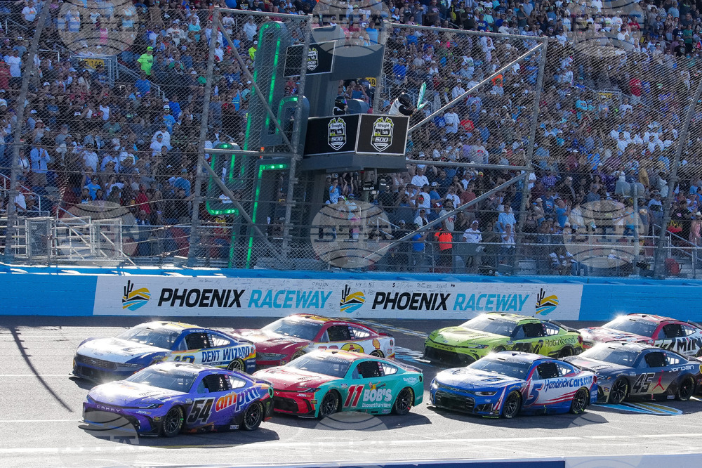 NASCAR Phoenix Auto Racing
