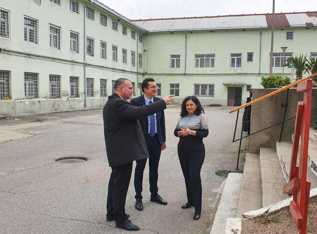 Министър Зарков: Условията в затвора в Сливен отговарят на всички стандарти, ръководството се справя много добре