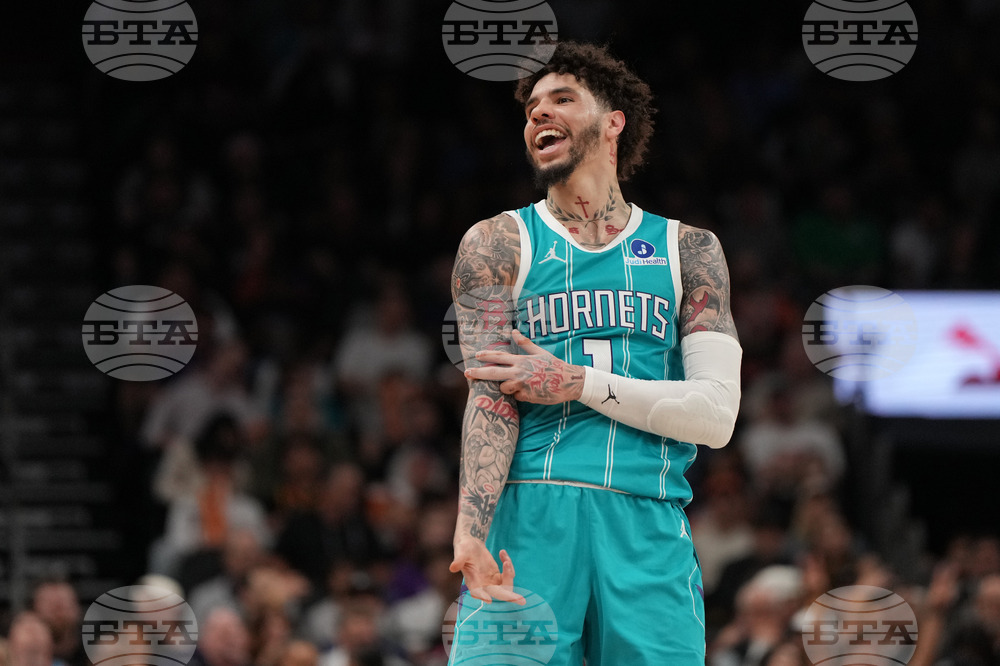 APTOPIX Hornets Suns Basketball
