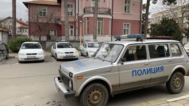 Полицията в Казанлък задържа двама мъже по сигнали за домашно насилие