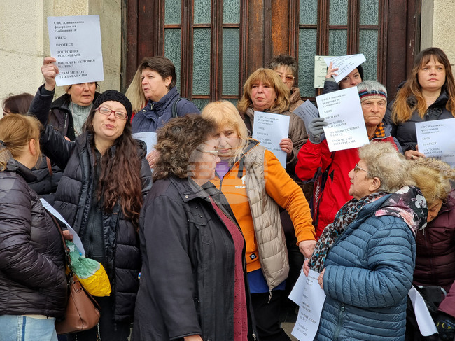 От близо 7000 работещи в „Български пощи“, 5100 са на минимална заплата, каза вицепрезидентът на КНСБ Тодор Капитанов