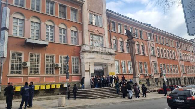 Служители на „Български пощи“ протестираха пред Централна поща в Стара Загора с искане за 5 процентa увеличение на заплатите