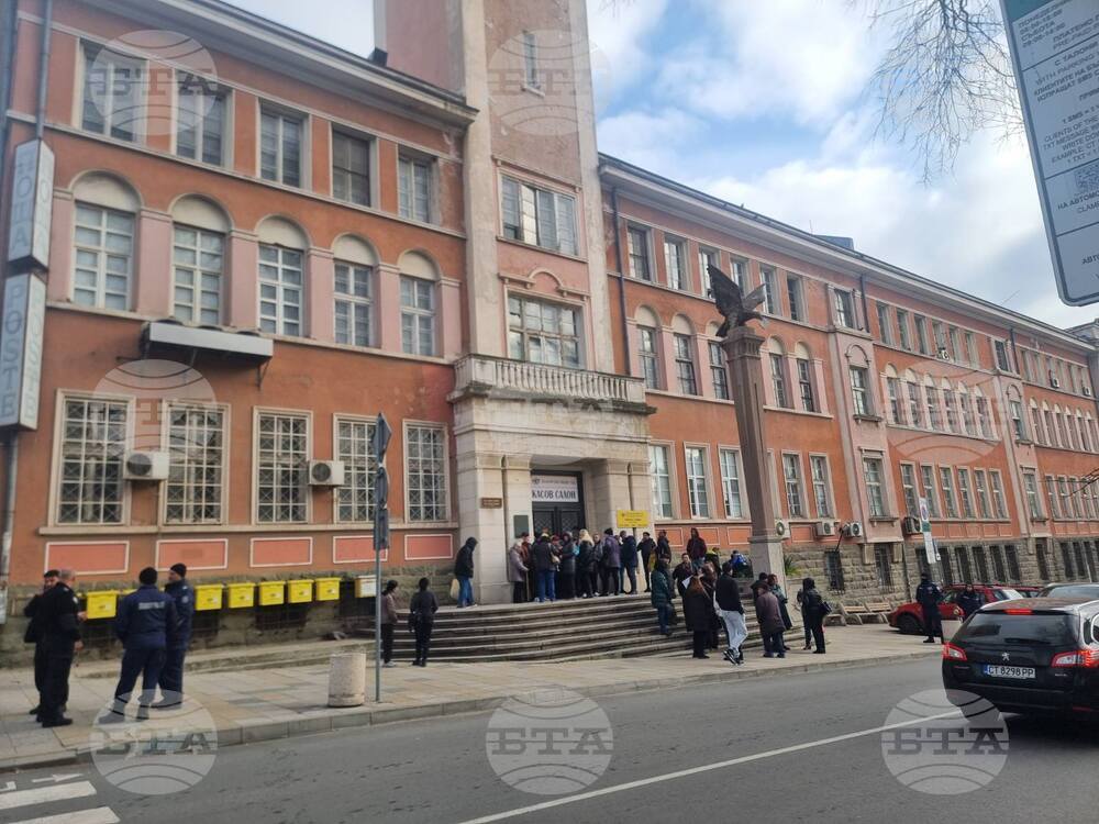 Служители на „Български пощи“ протестираха пред Централна поща в Стара Загора с искане за 5 процентa увеличение на заплатите